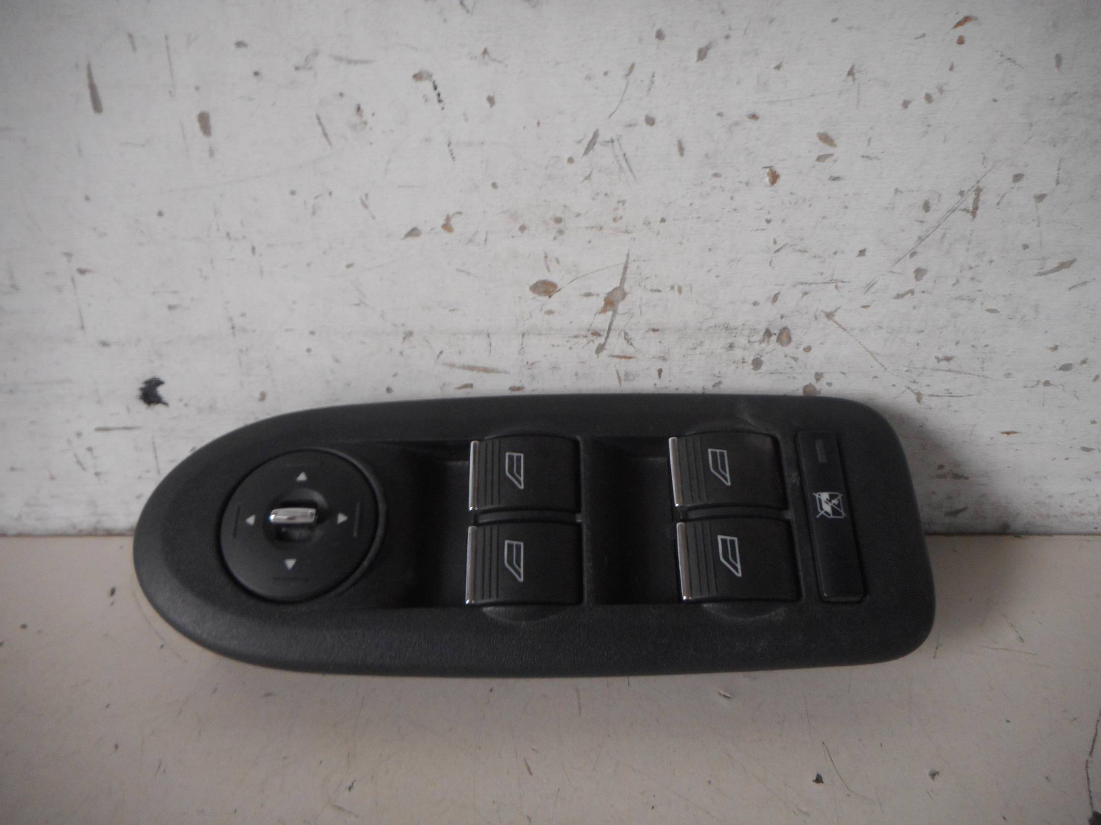 Interruttore alzacristalli porta ant.